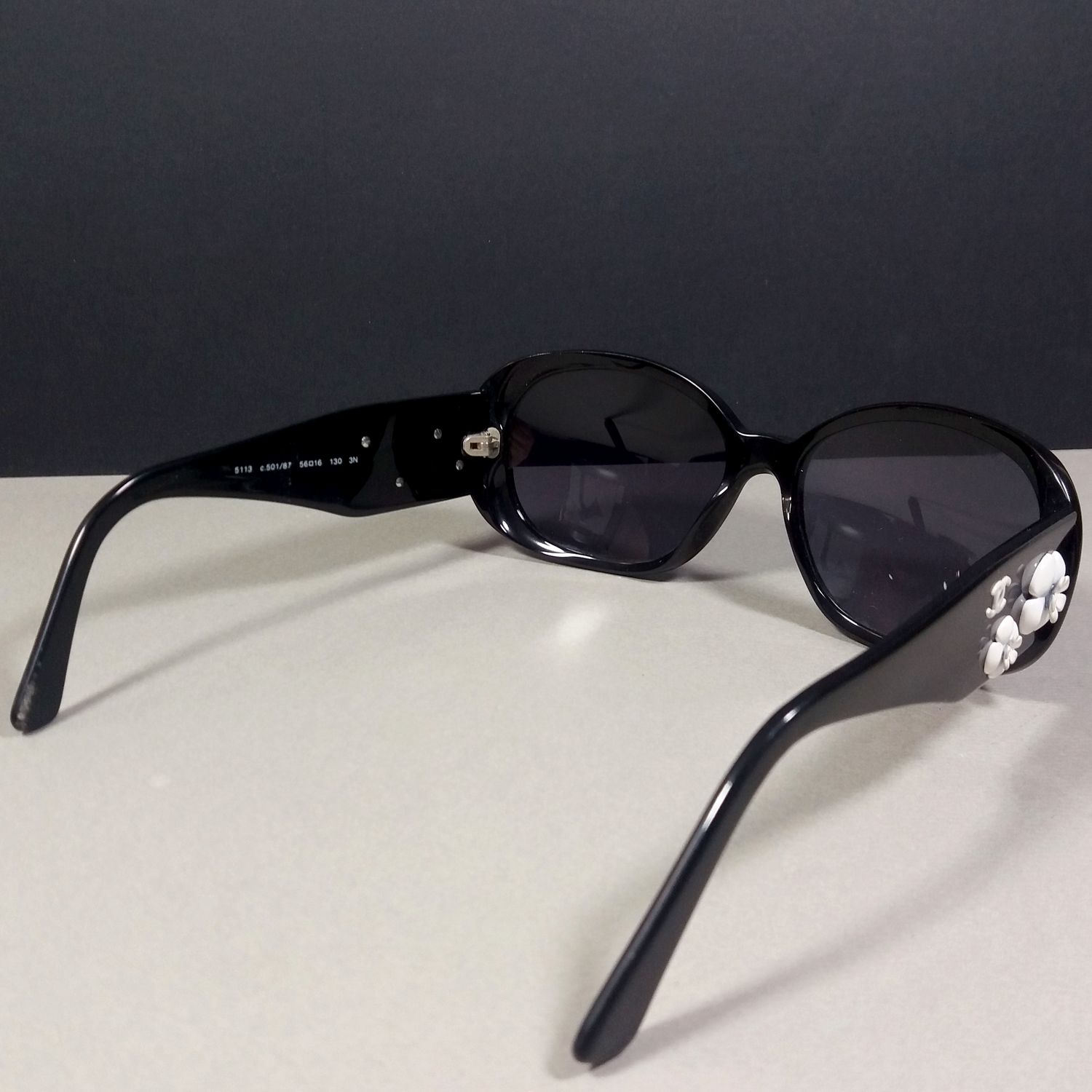 Chanel 5113 c.501/87 130 CC Logo Black/White Camellia Gradient Sunglasses –