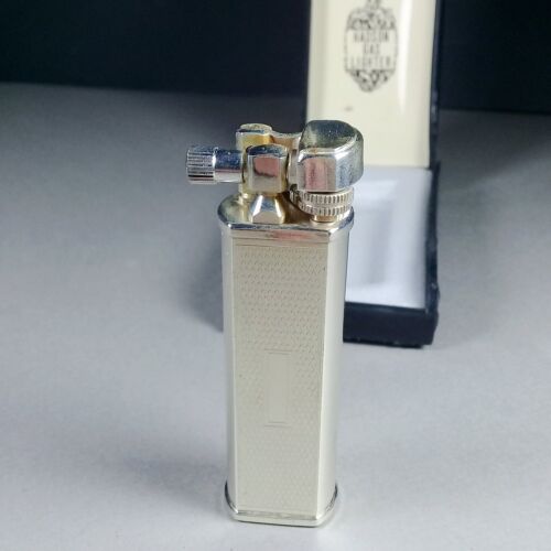 kommando Agent Slime Hadson Moonlight Vintage Lift Arm Gas Lighter in Silver Color in Original  Case – Theo's Vintage.com