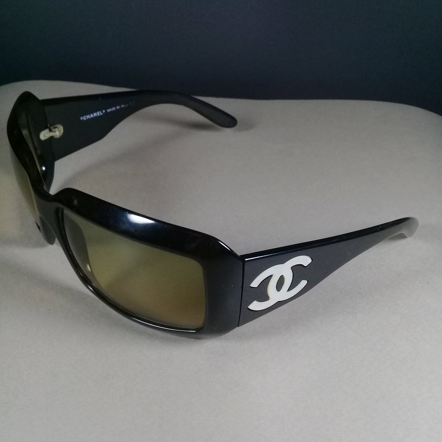 Chanel 5076-H 501/11 120 Black/Yellow Mother of Pearl CC Logos
