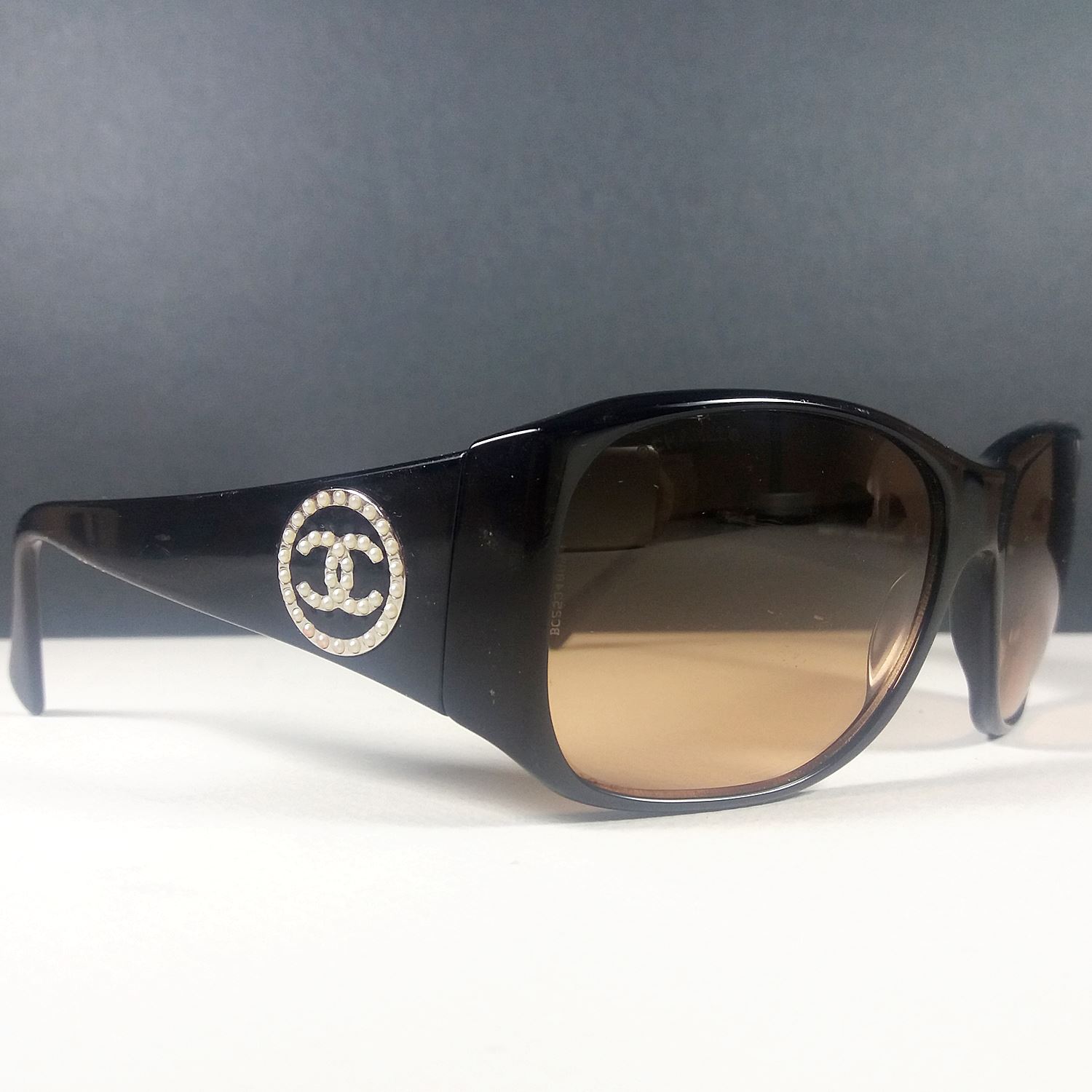 Chanel 5083-H c.501/18 Black Vintage Designer Pearl CC Logo Women's  Sunglasses –